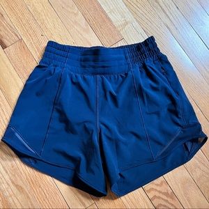 Lululemon hotty hot high-rise 4” shorts